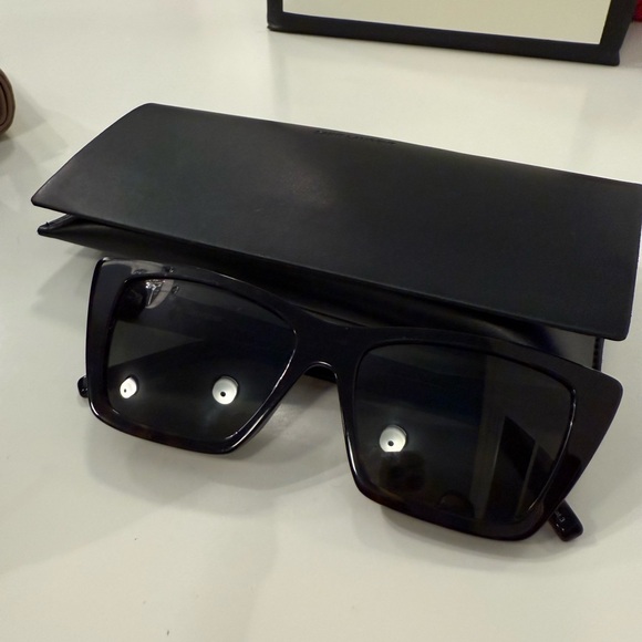 Saint Laurent
SKU: 231418F00505300
Tortoiseshell SL 276 Sunglasses - Picture 1 of 4